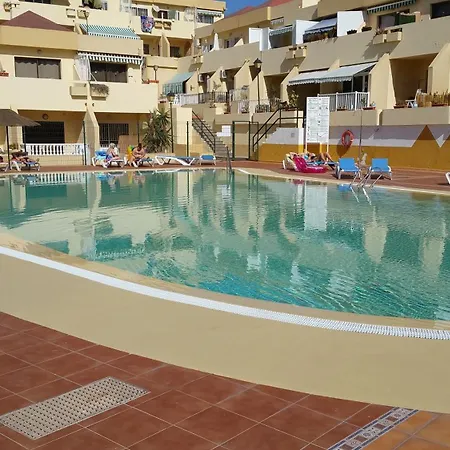 Family Poolside South Facing *