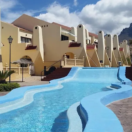 Family Poolside South Facing 别墅 阿德耶